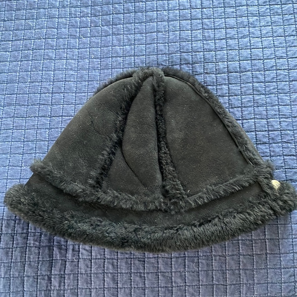 Ugg Sheepskin Spill Seam Bucket Hat
